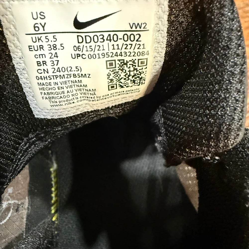 Nike Size 6Y Kyrie Flytrap 5 Kids Basketball Shoes Black White Volt DD0340-002